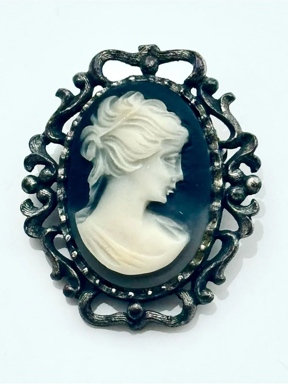 Antique Victorian Cameo Brooch Maiden Elegant